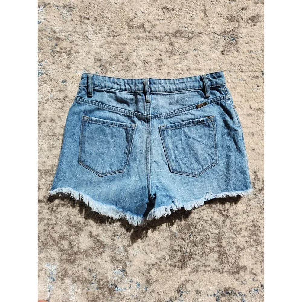 KanCan Women's Size‎ 27 Medium Wash Frayed Hem Denim Shorts